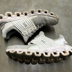 On cloud helion women’s shoes size 8